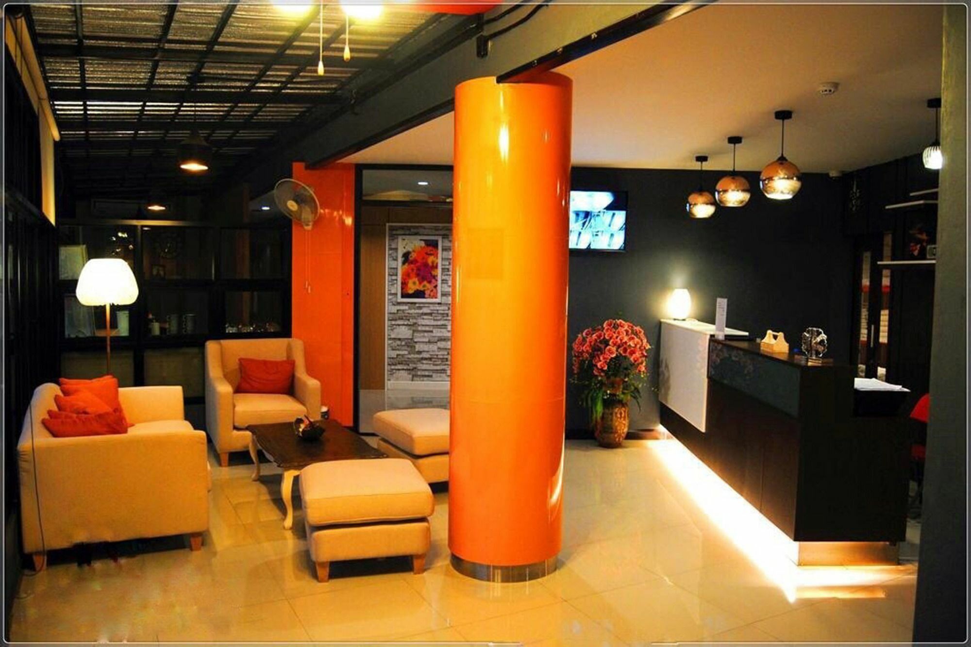 Uplus Uhome Residence Pattaya Exteriör bild