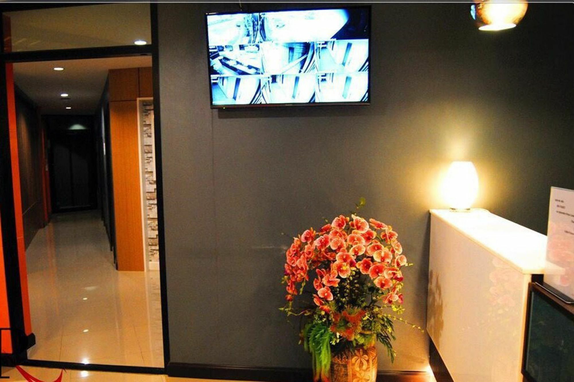 Uplus Uhome Residence Pattaya Exteriör bild