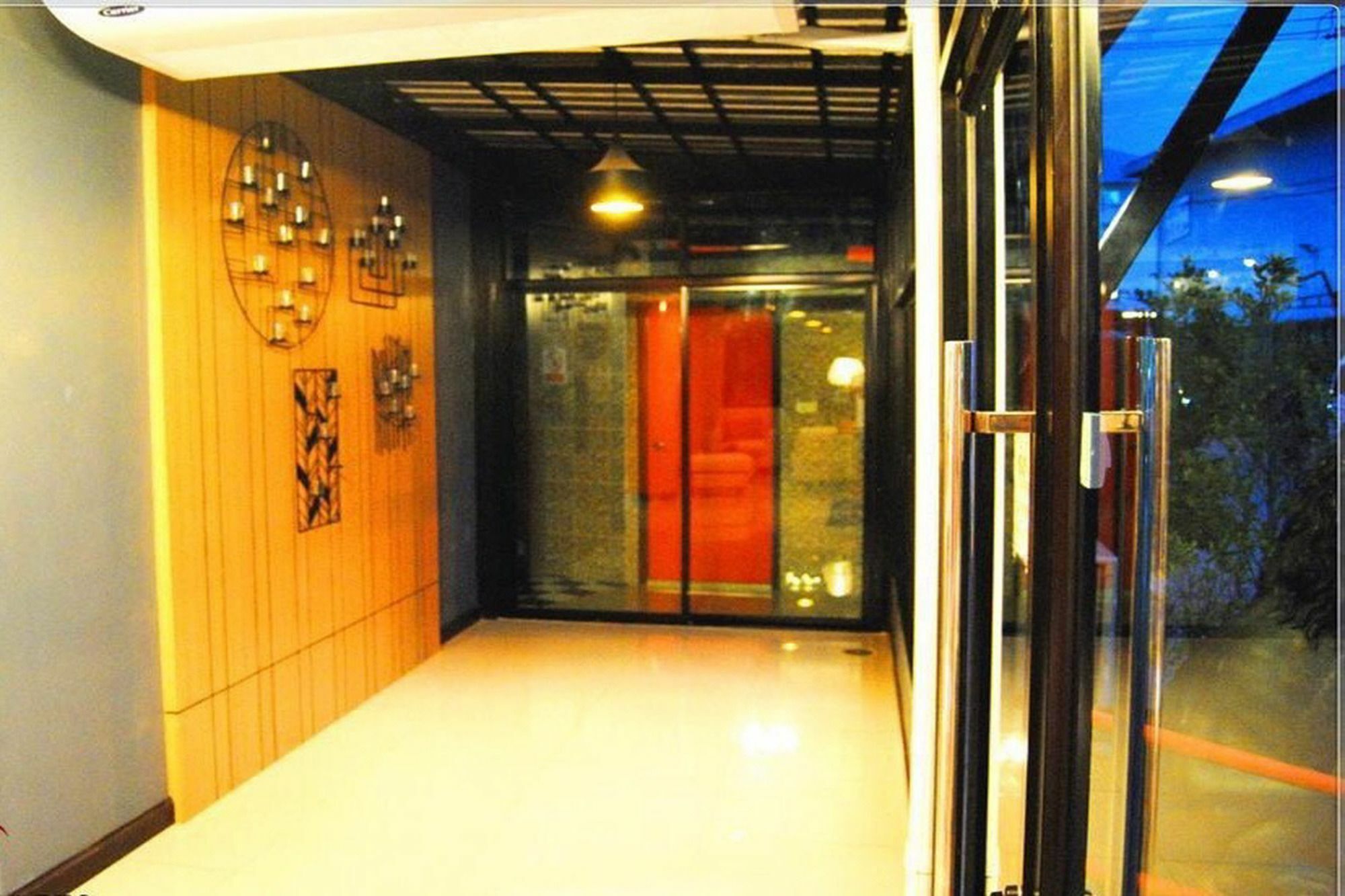 Uplus Uhome Residence Pattaya Exteriör bild