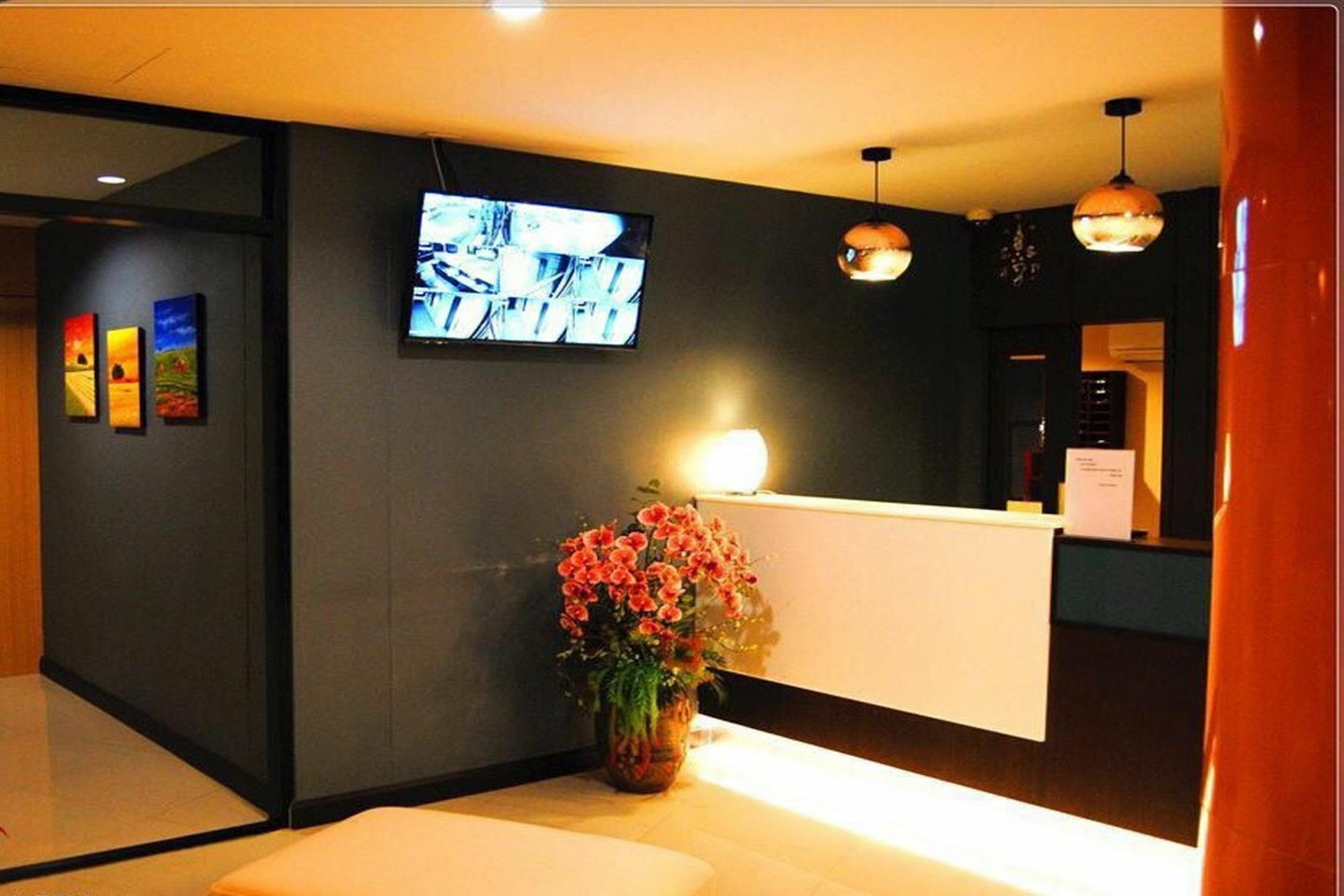 Uplus Uhome Residence Pattaya Exteriör bild