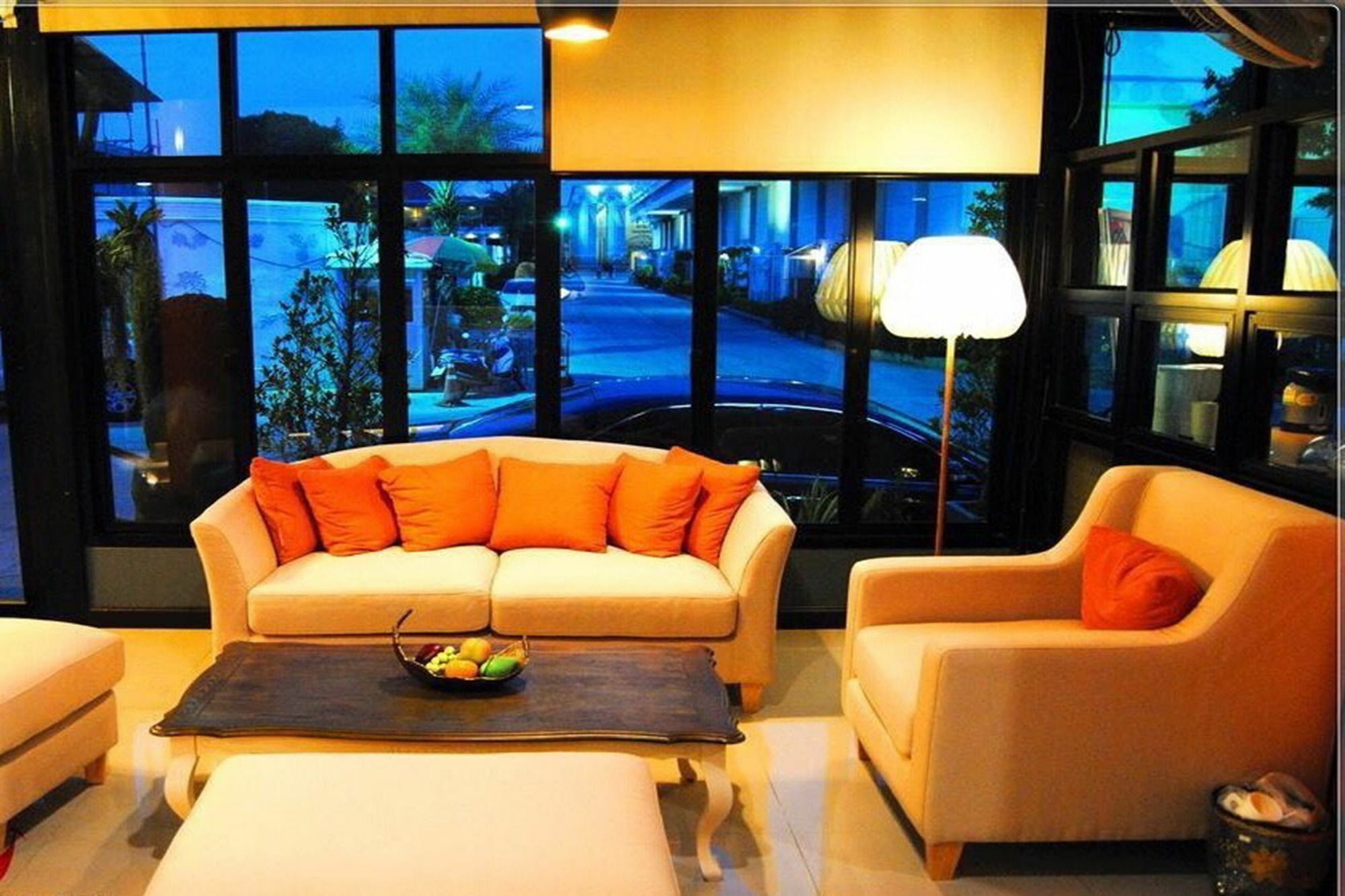 Uplus Uhome Residence Pattaya Exteriör bild