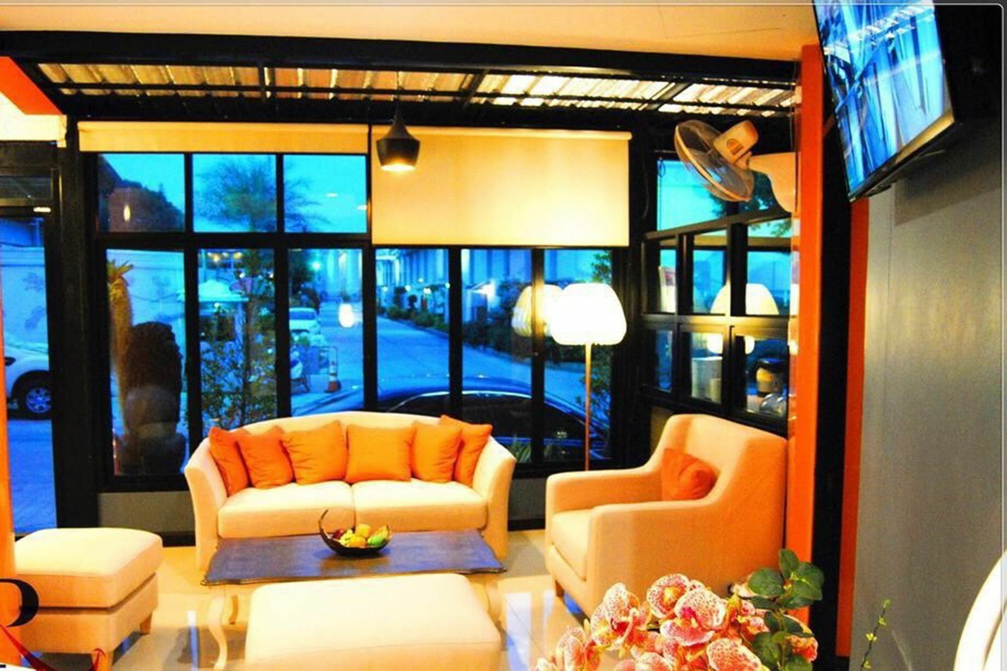 Uplus Uhome Residence Pattaya Exteriör bild